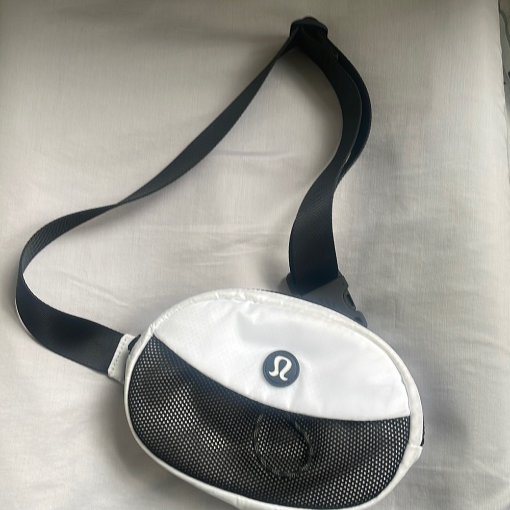 LULU LEMON Take It On Belt Bag